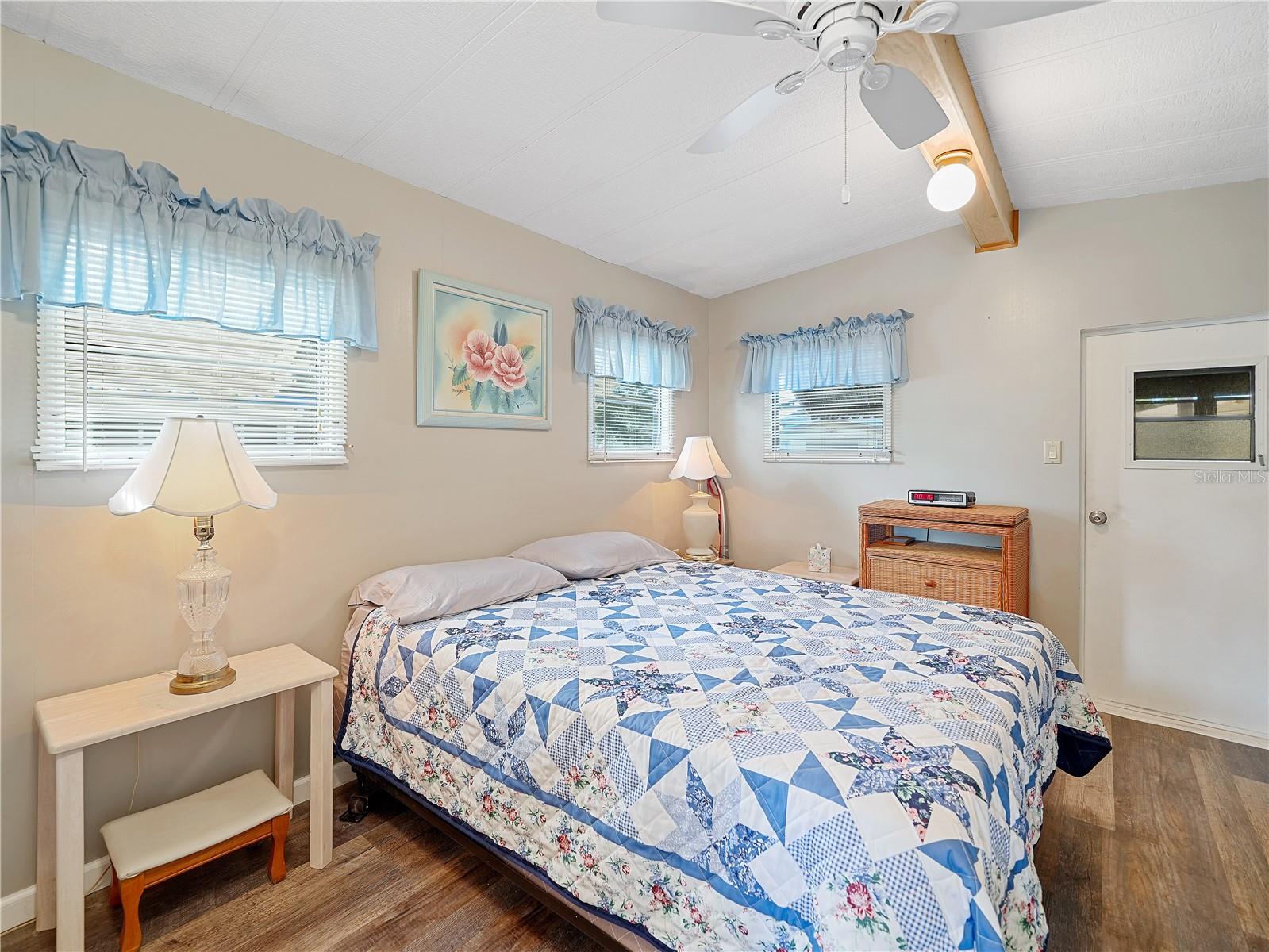 SADDLEBAG LAKE - Residential