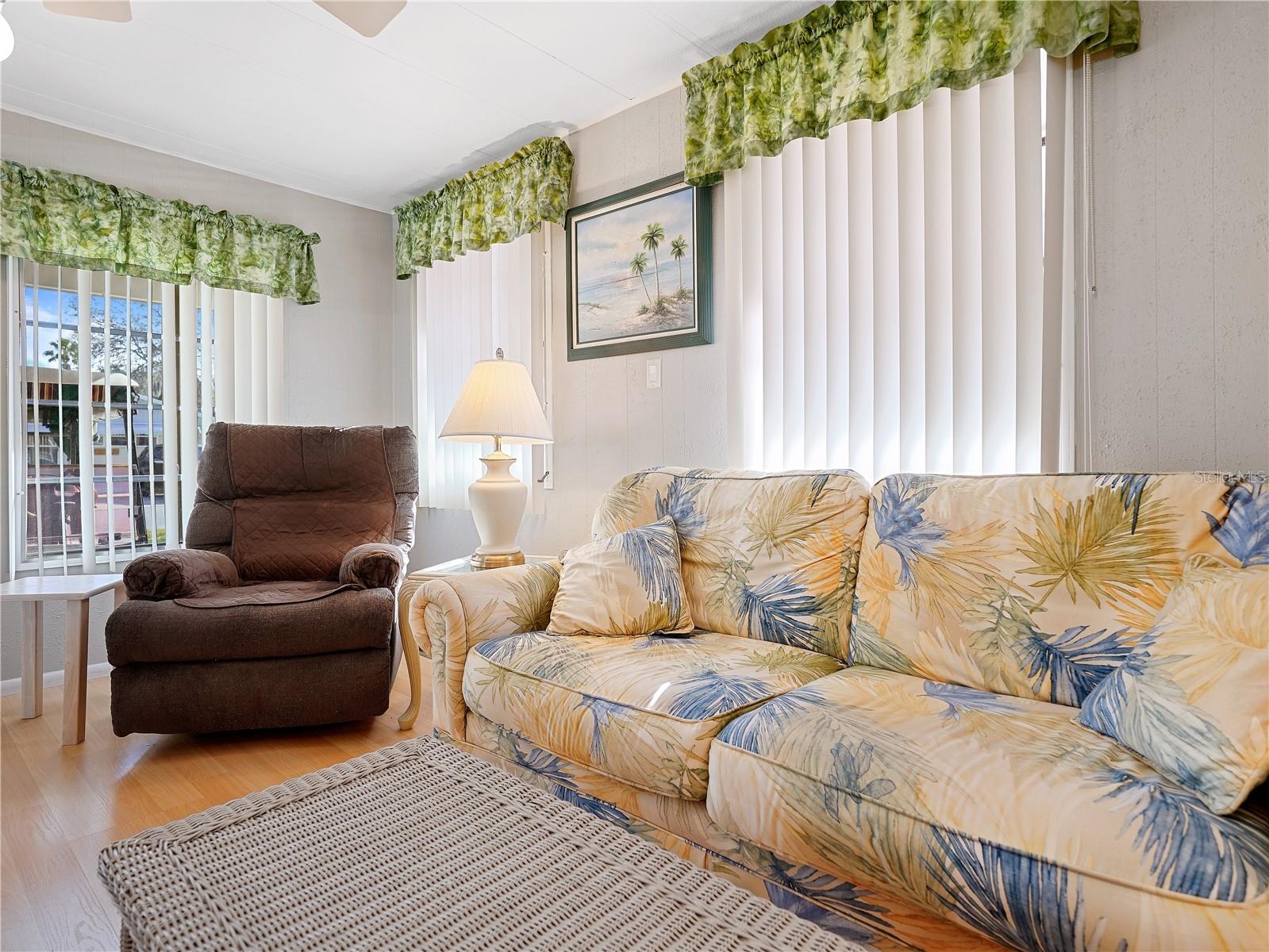 SADDLEBAG LAKE - Residential