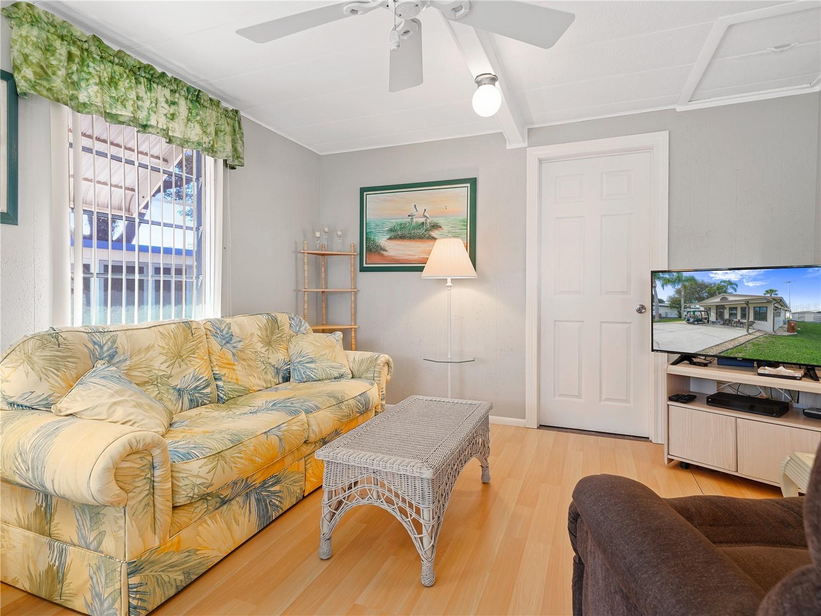 SADDLEBAG LAKE - Residential