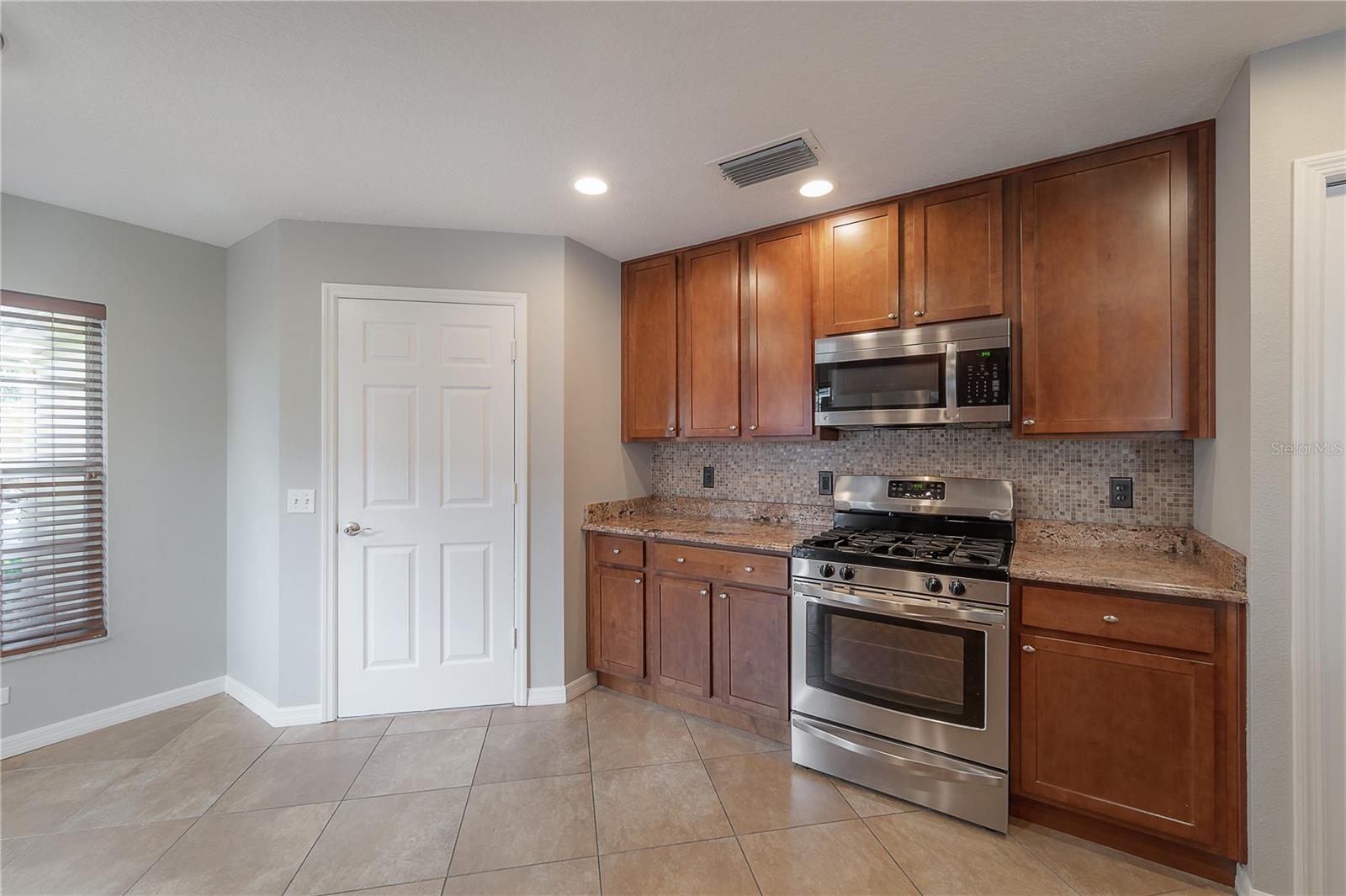 WESTCHASE SEC 372 & PARK SITE - Residential Lease