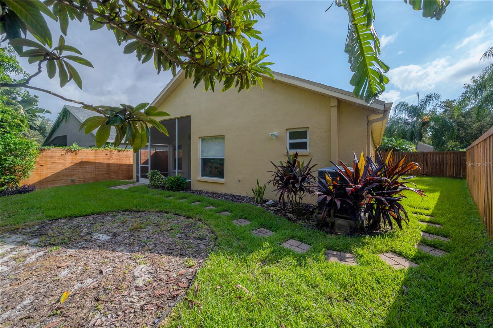 WESTCHASE SEC 372 & PARK SITE - Residential Lease