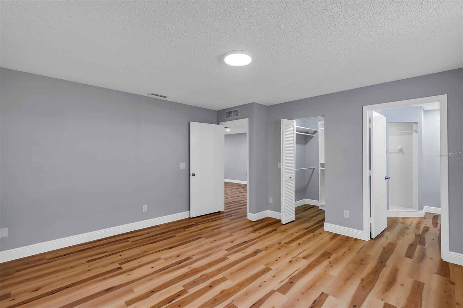 ON TOP OF THE WORLD/CENTRAL REPLA - Residential