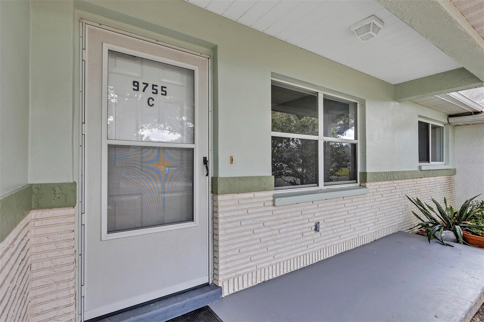 ON TOP OF THE WORLD/CENTRAL REPLA - Residential