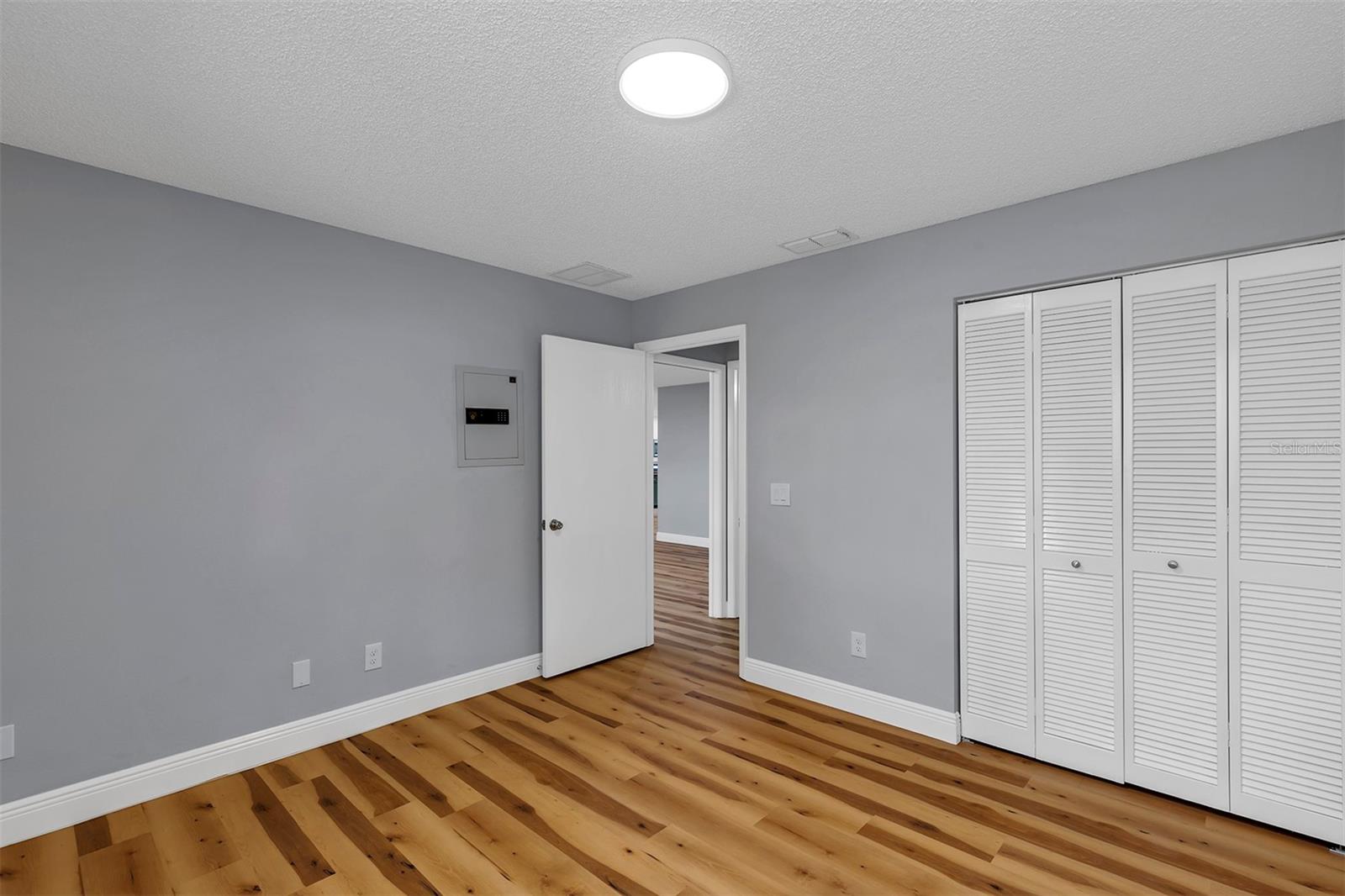 ON TOP OF THE WORLD/CENTRAL REPLA - Residential