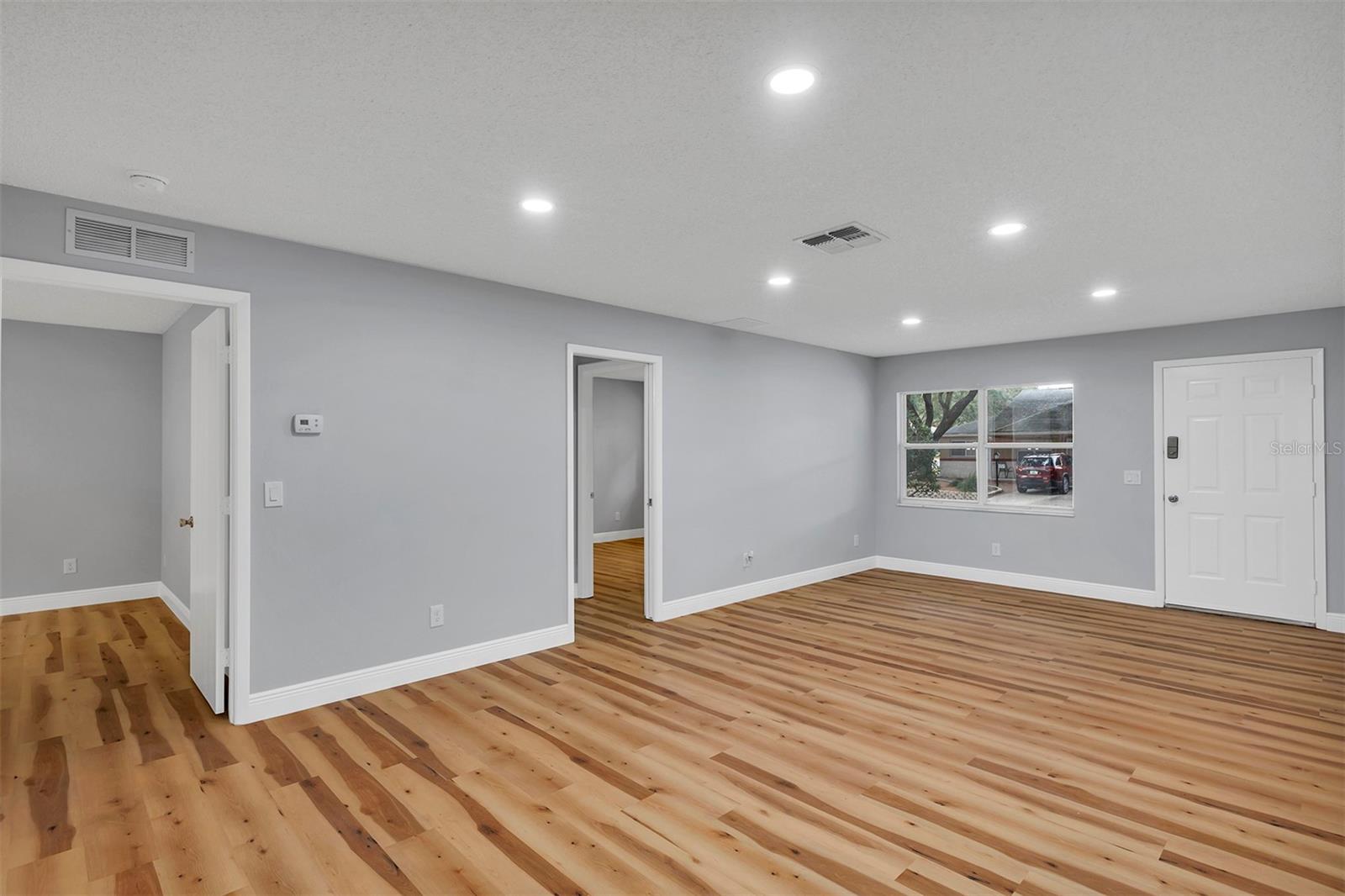 ON TOP OF THE WORLD/CENTRAL REPLA - Residential