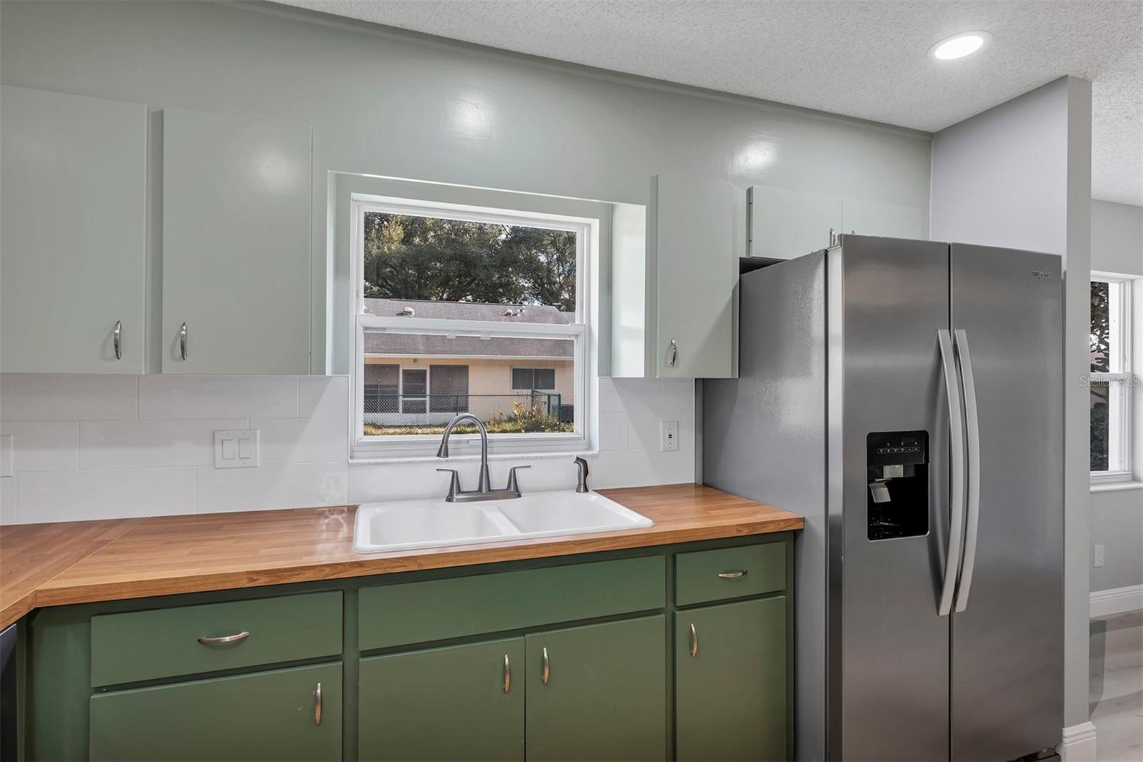 ON TOP OF THE WORLD/CENTRAL REPLA - Residential