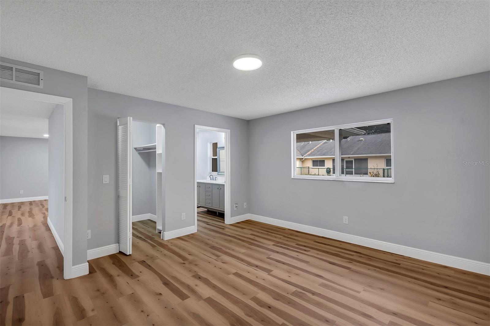 ON TOP OF THE WORLD/CENTRAL REPLA - Residential