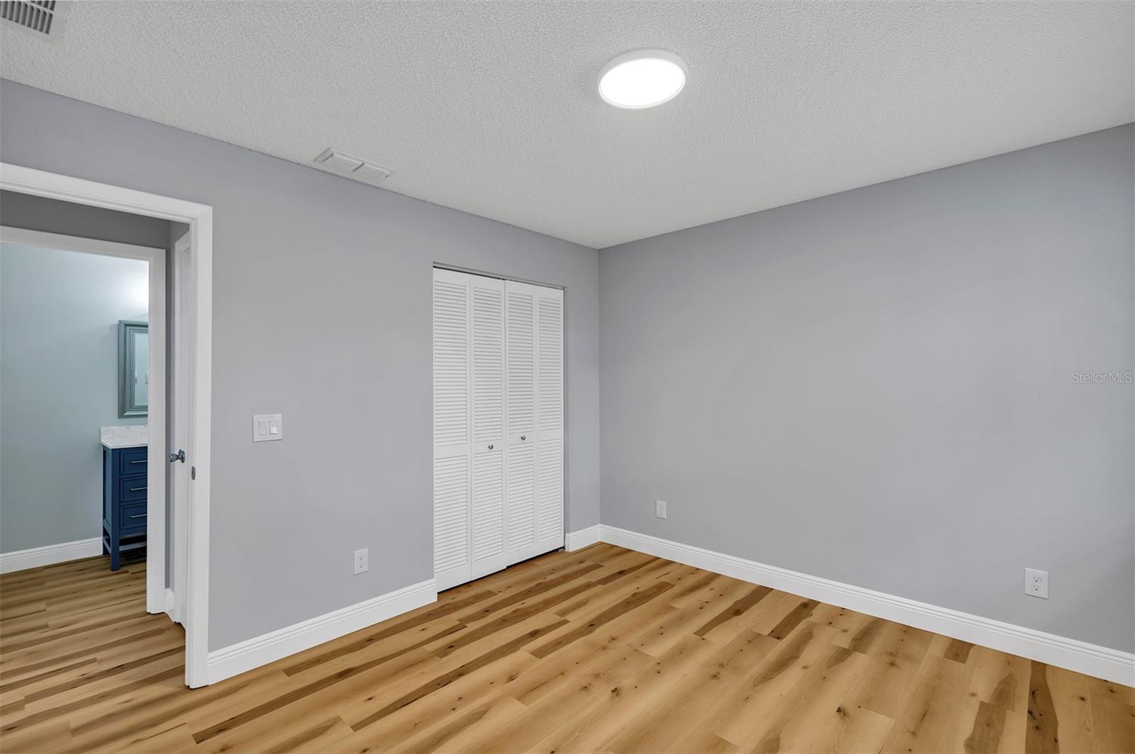 ON TOP OF THE WORLD/CENTRAL REPLA - Residential