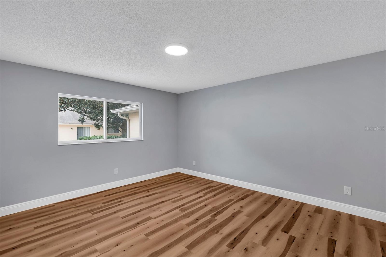 ON TOP OF THE WORLD/CENTRAL REPLA - Residential