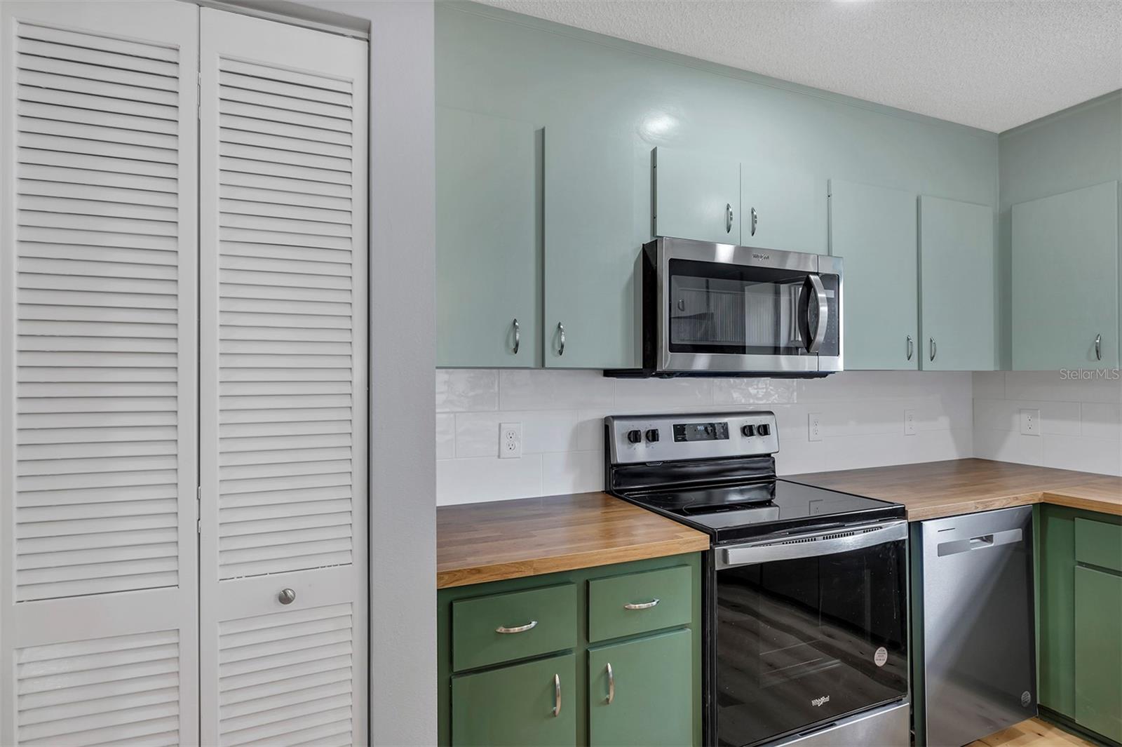 ON TOP OF THE WORLD/CENTRAL REPLA - Residential