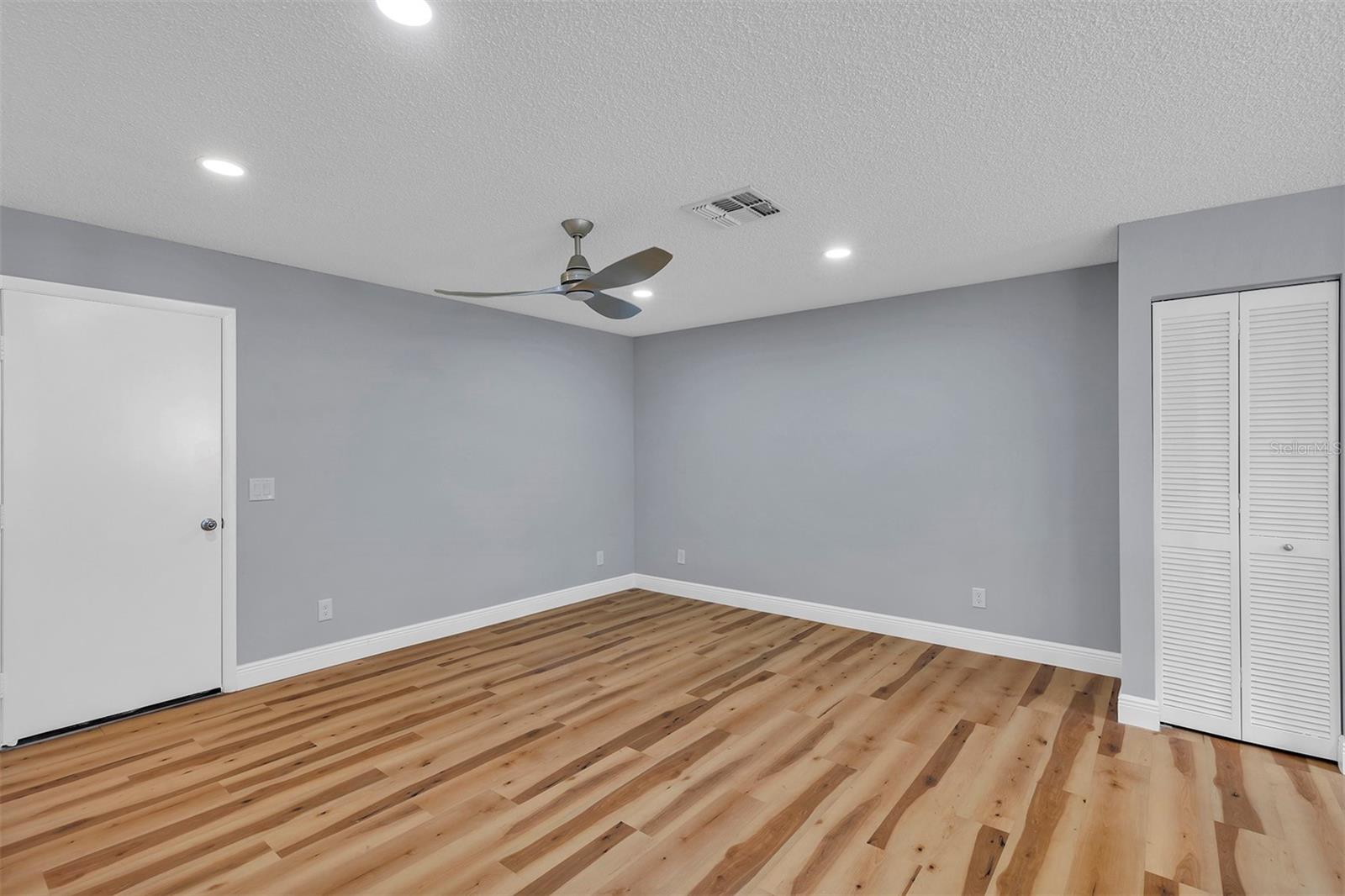 ON TOP OF THE WORLD/CENTRAL REPLA - Residential