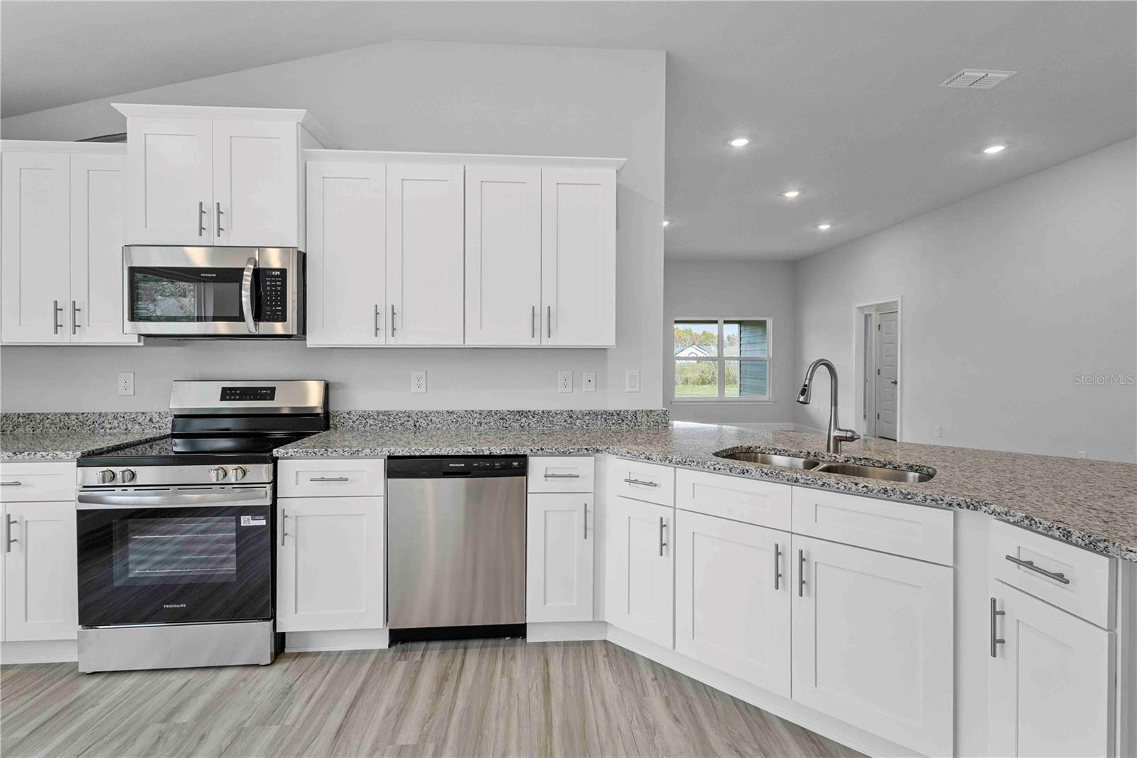 PRESERVE/LAUREL LAKE - Residential