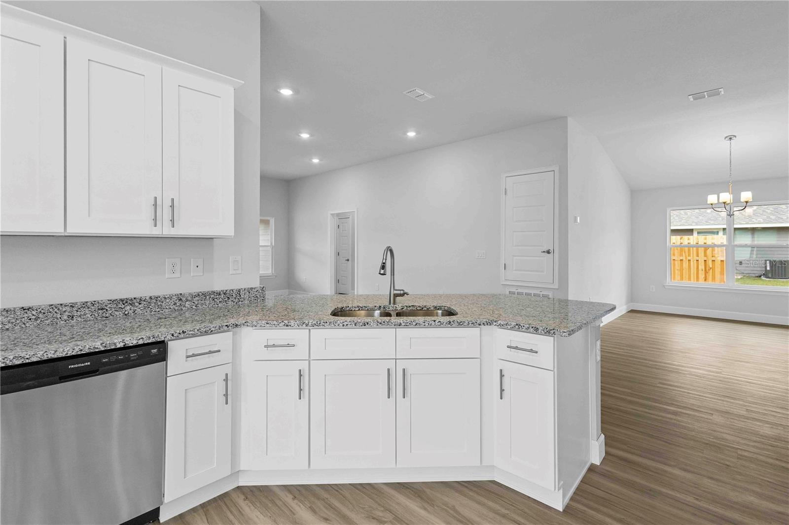 PRESERVE/LAUREL LAKE - Residential