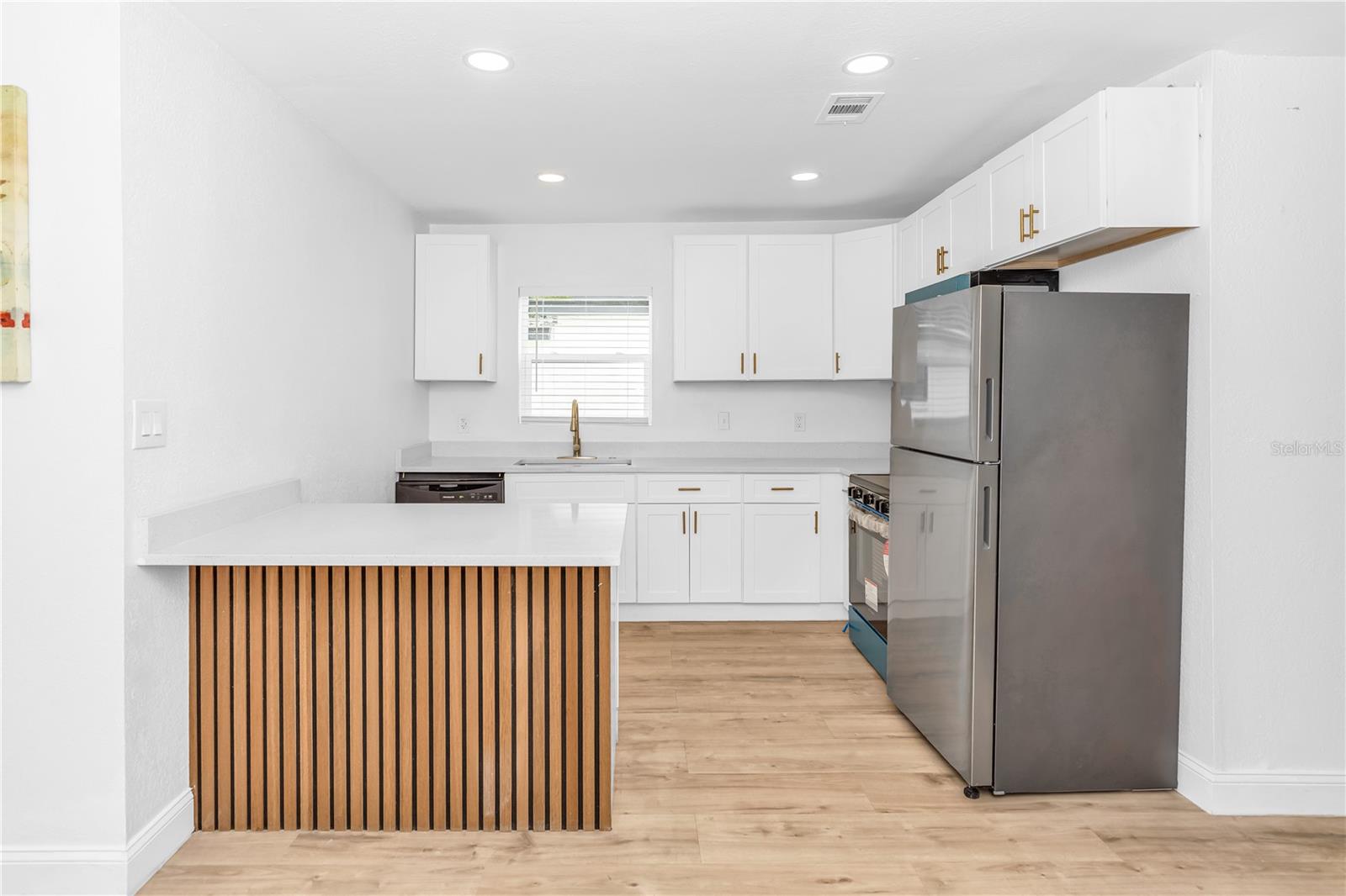 1262 SEMINOLA BOULEVARD