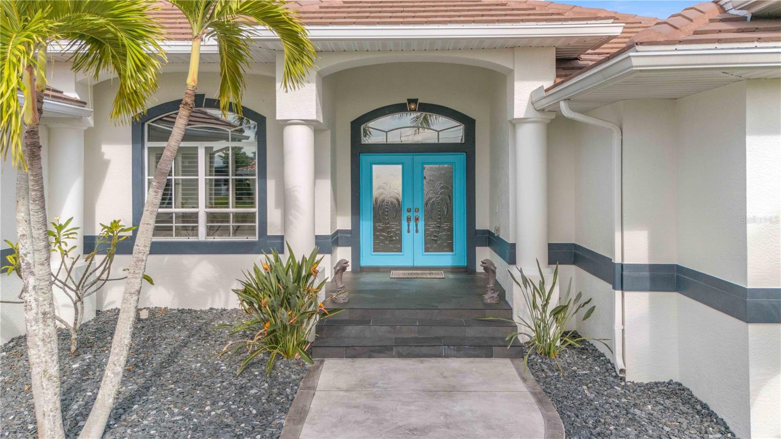 360 CAPRI ISLES COURT