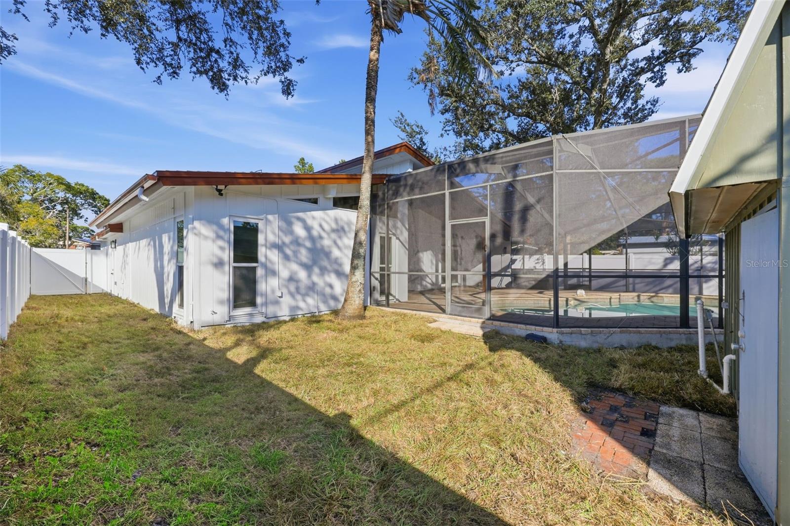 SUN-LIT SHORES - Residential