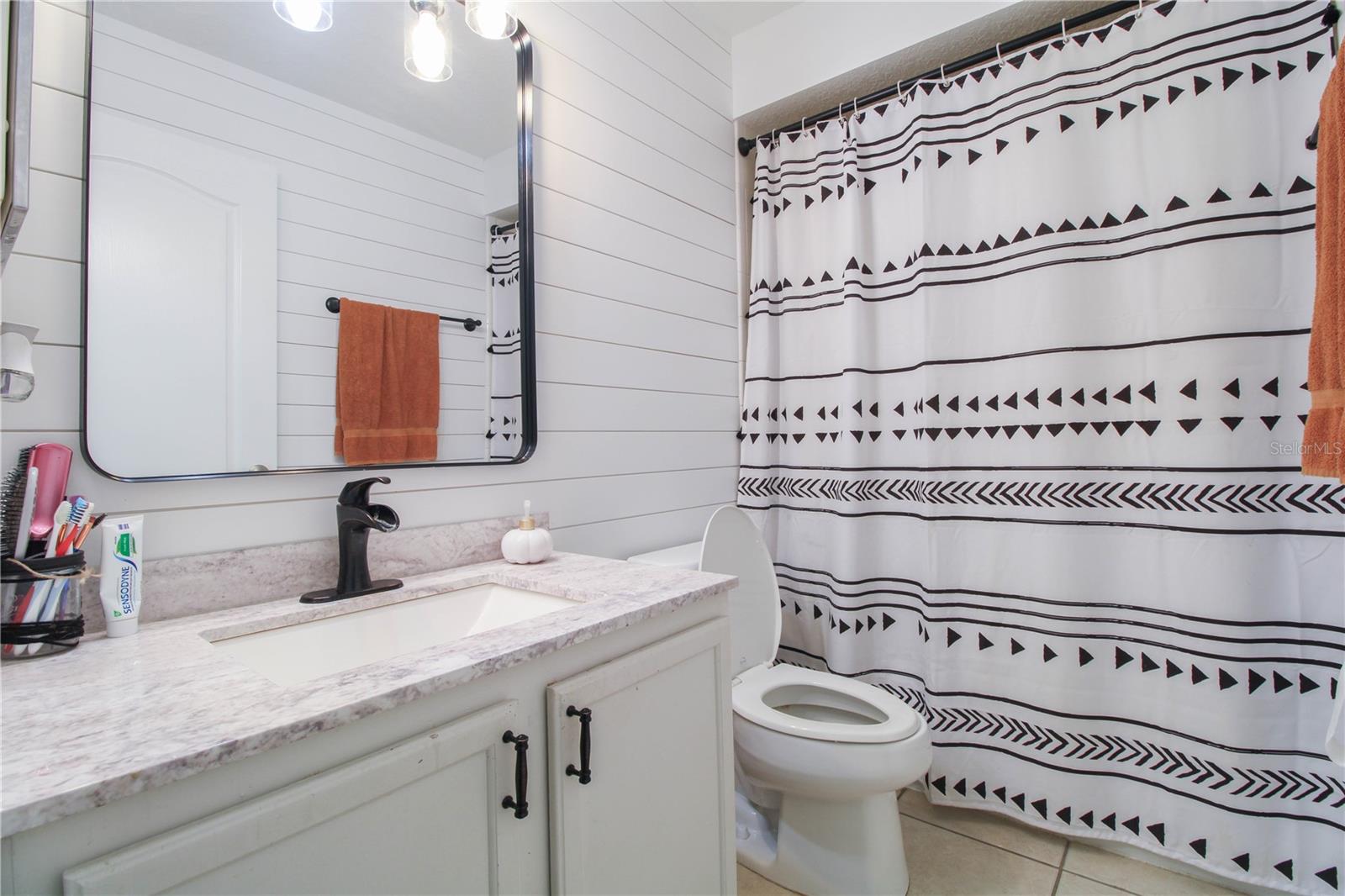 LOUISA POINTE PH V SUB - Residential Lease