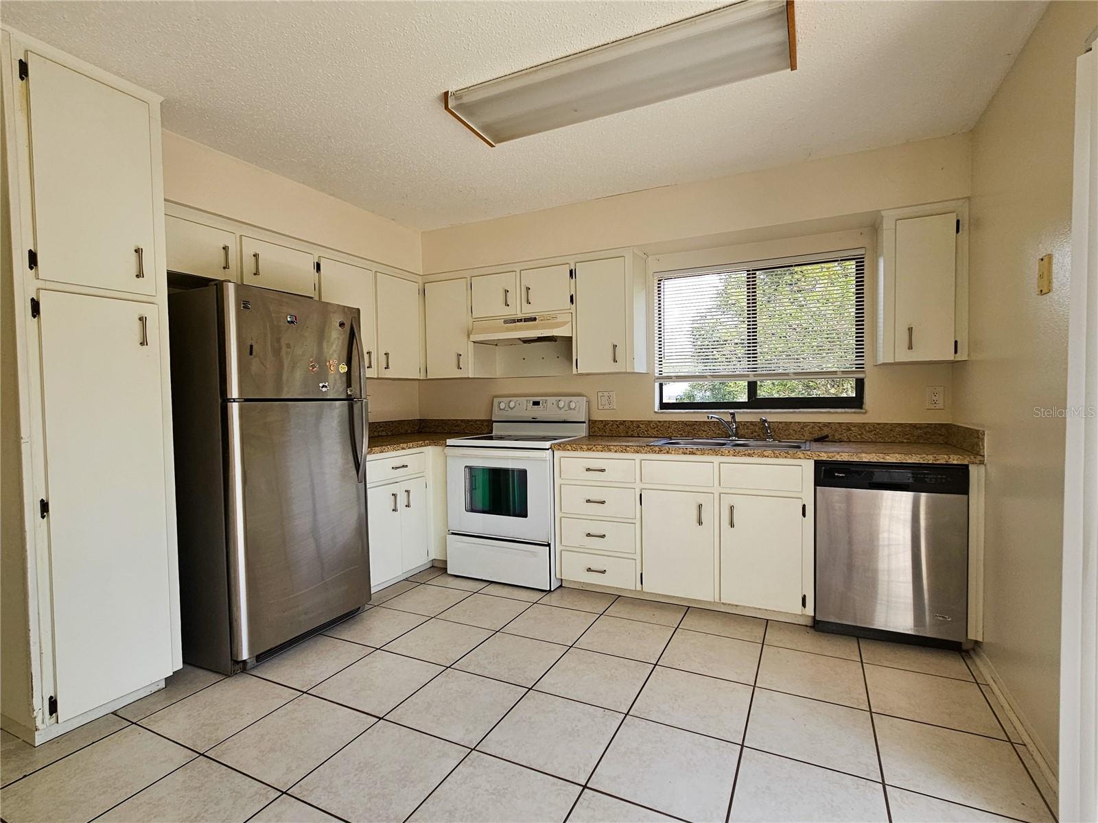 1424 BRAMBLEWOOD DRIVE