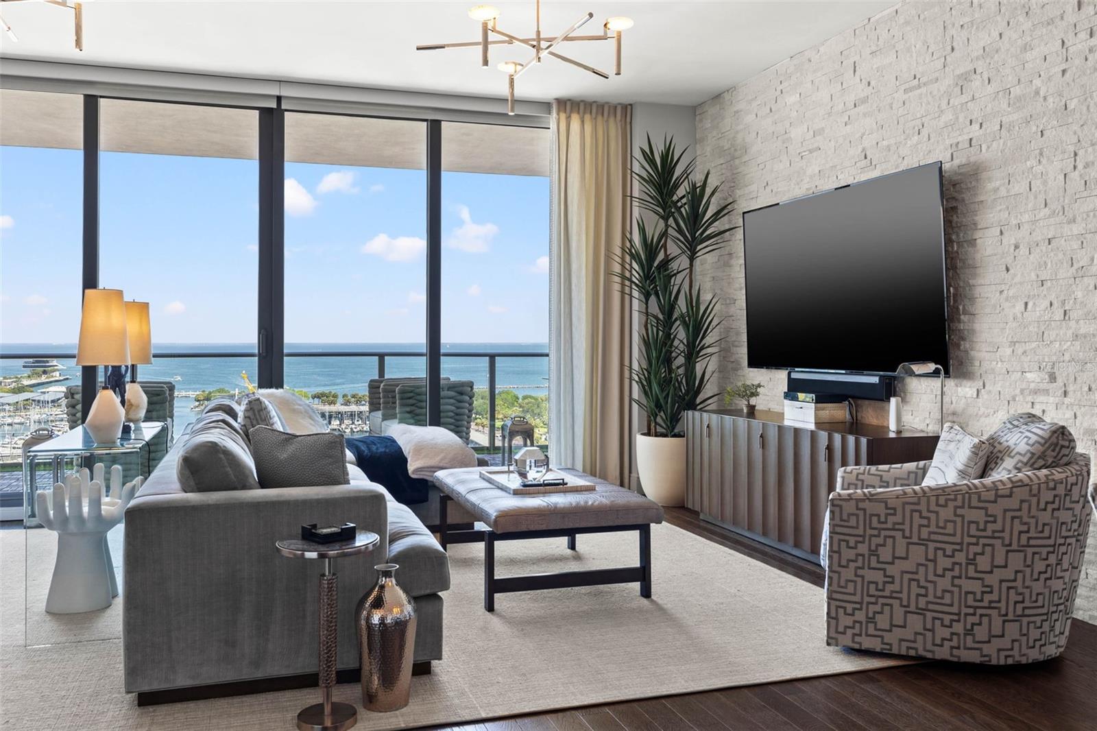 ONE ST. PETERSBURG - Residential