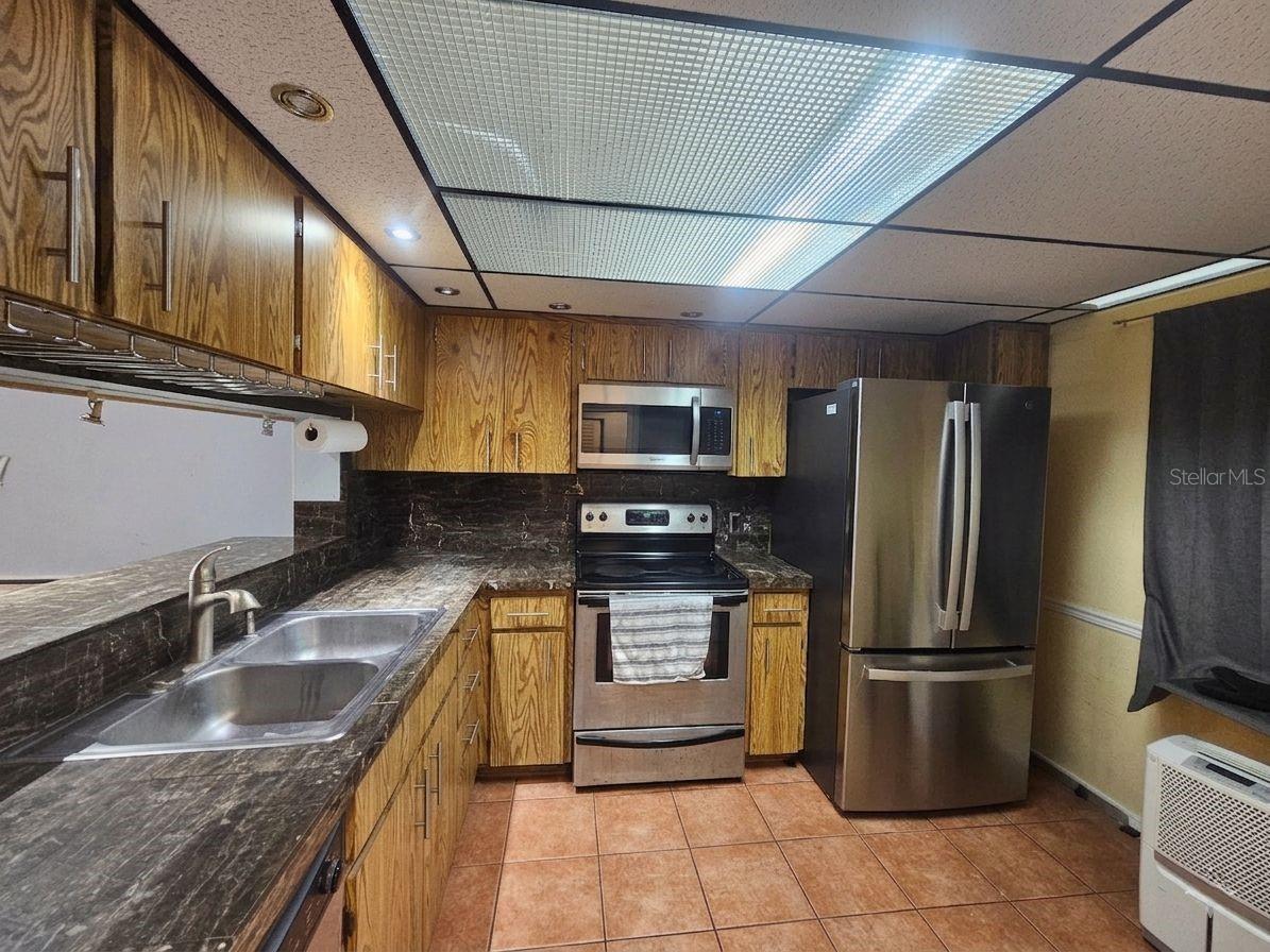 BAY OAKS CONDO - Residential