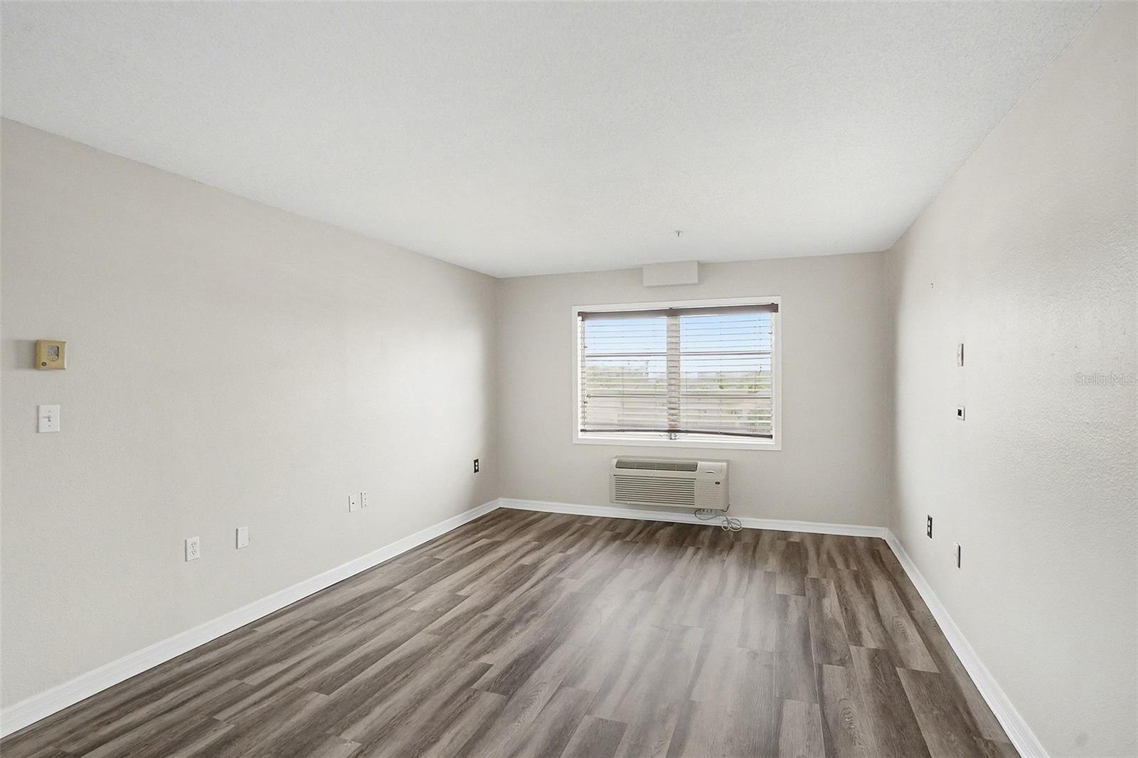 HYDE PARK TOWERS A CONDO - Residential