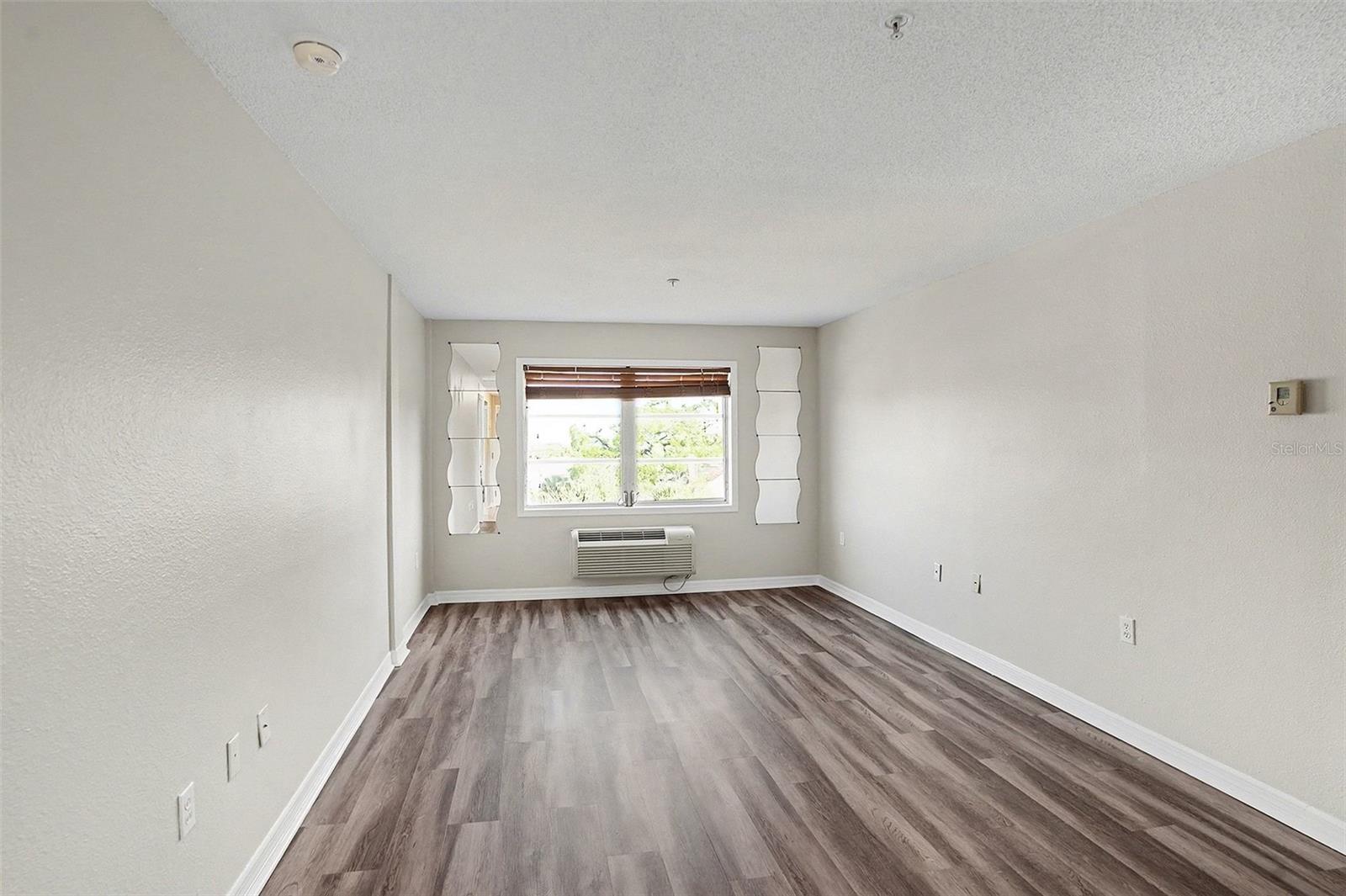 HYDE PARK TOWERS A CONDO - Residential