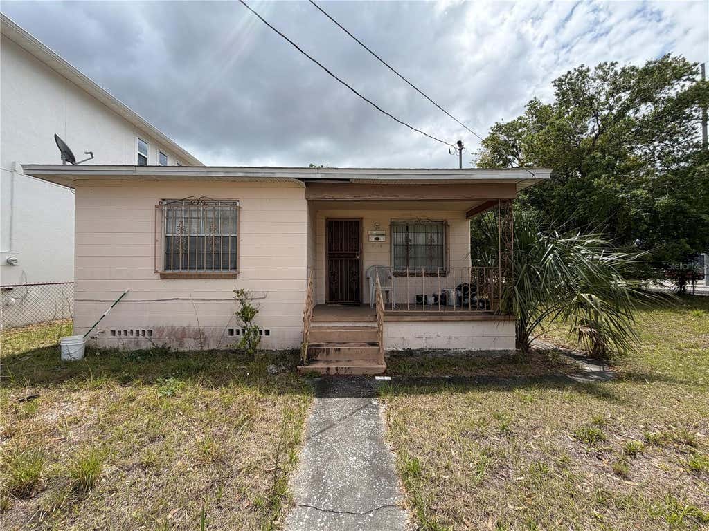 Photo of 2342 W Chestnut Street, Tampa, FL 33607 (MLS # TB8526602)