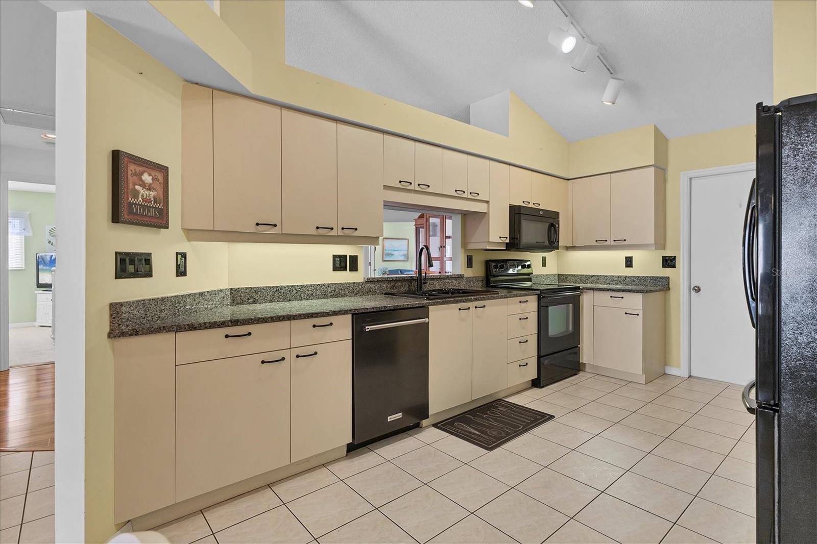 CRESTWOOD VILLAGE OF SARA 4 & 5 - Residential