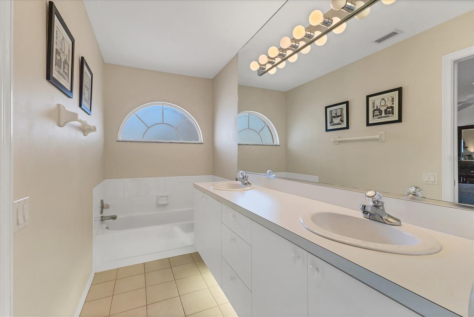 CRESTWOOD VILLAGE OF SARA 4 & 5 - Residential