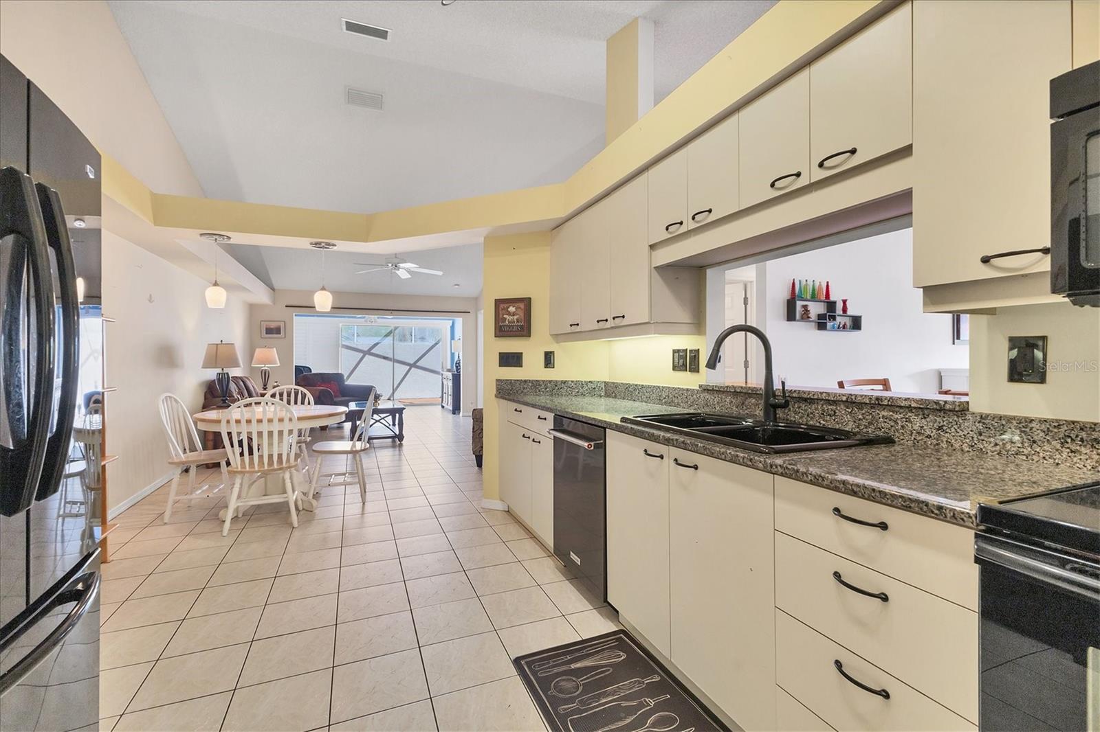 CRESTWOOD VILLAGE OF SARA 4 & 5 - Residential