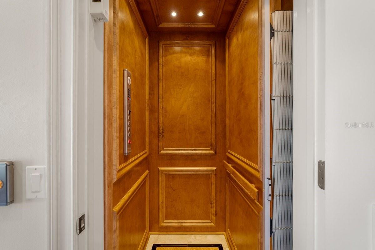 ARMAND BEACH ESTATES - Residential