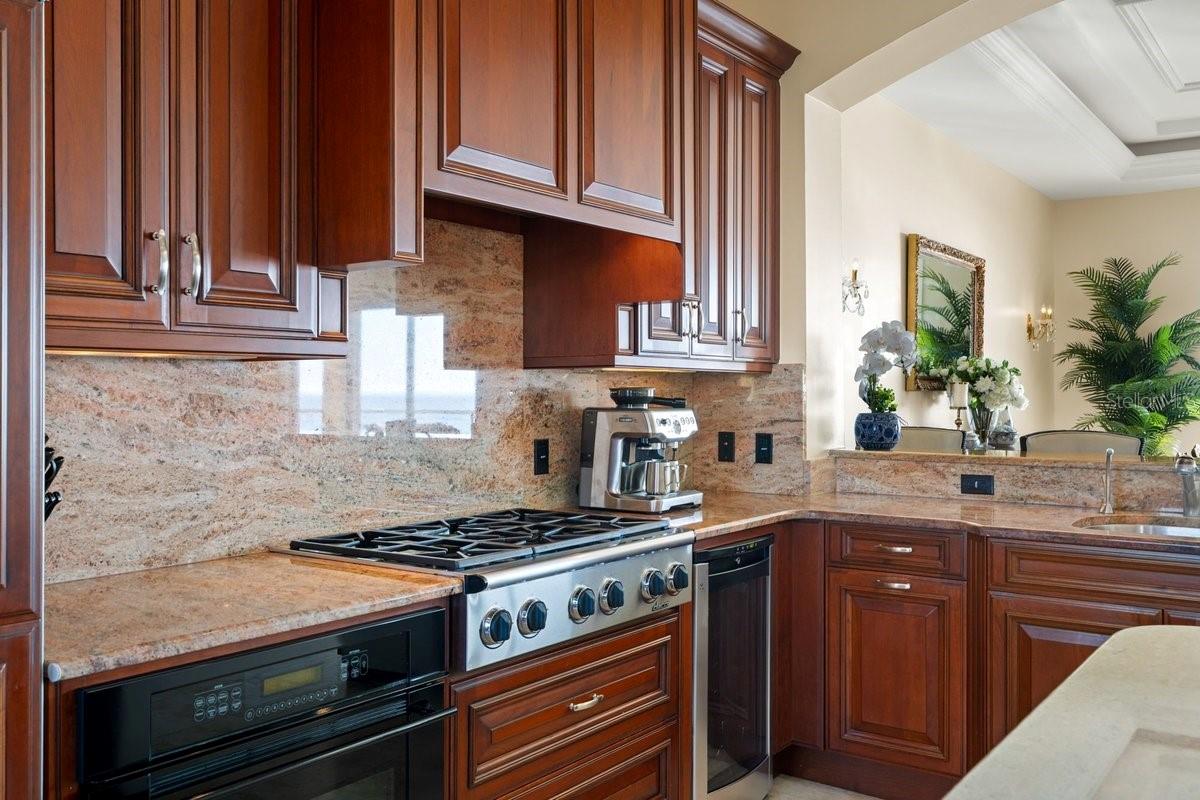 ARMAND BEACH ESTATES - Residential