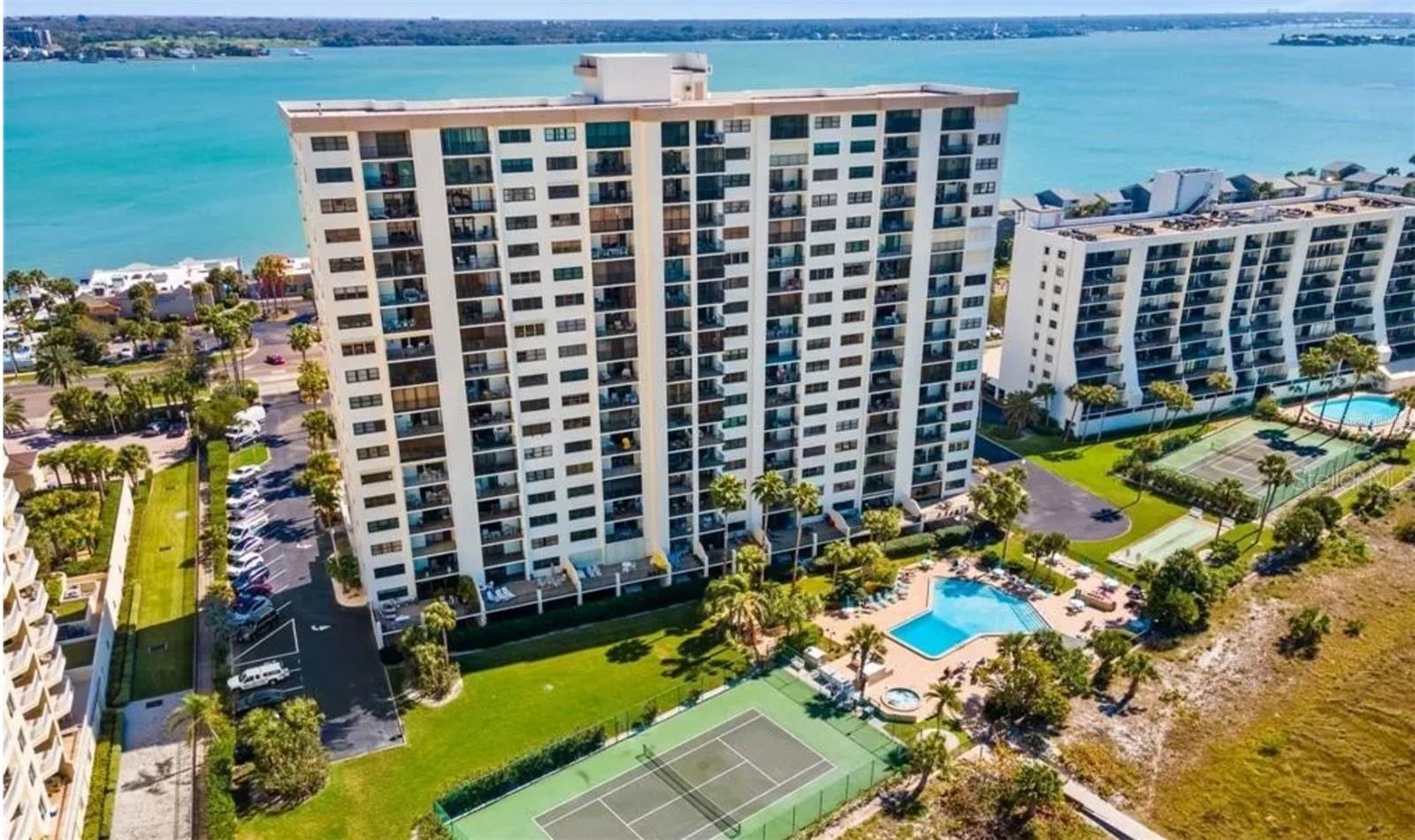 LANDMARK TOWERS - Residential