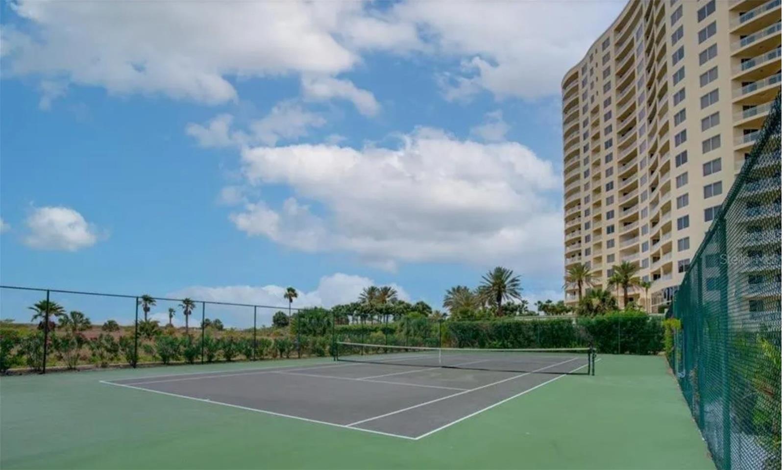 LANDMARK TOWERS - Residential