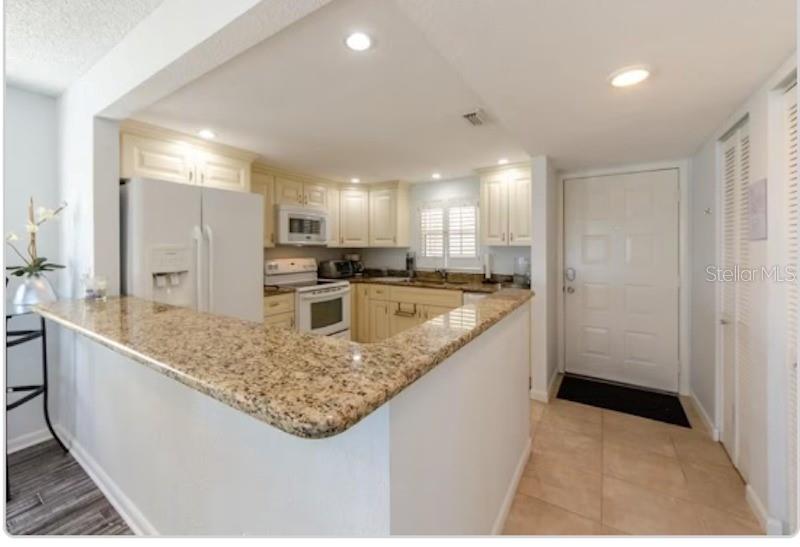 LANDMARK TOWERS - Residential