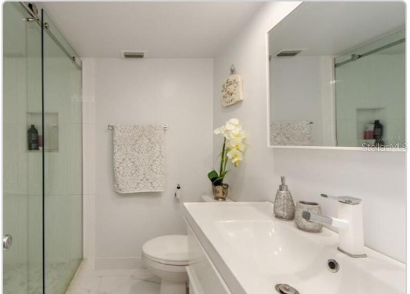 LANDMARK TOWERS - Residential