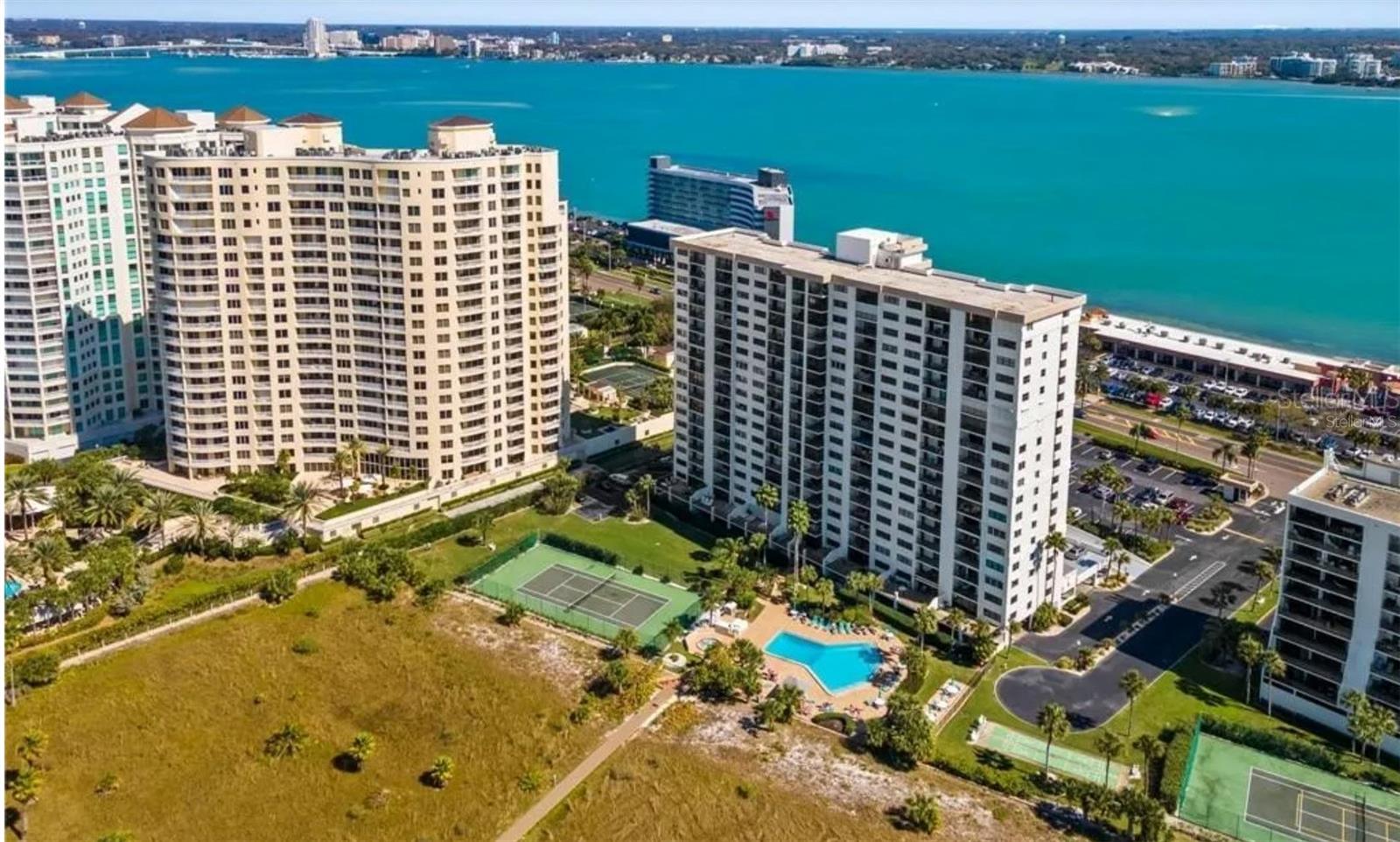 LANDMARK TOWERS - Residential