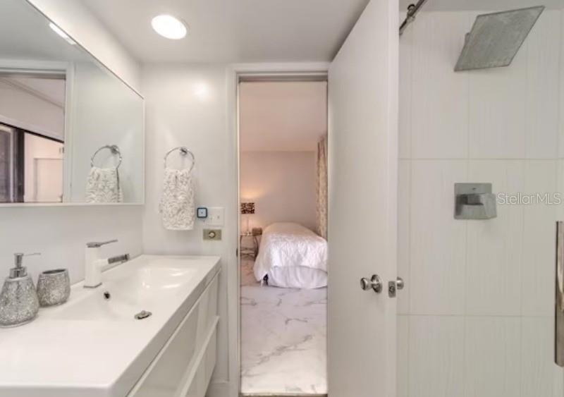 LANDMARK TOWERS - Residential