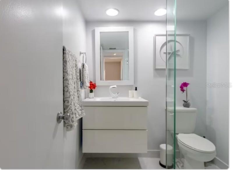 LANDMARK TOWERS - Residential