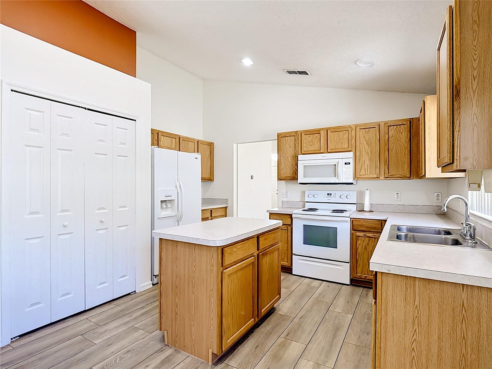 LEGACY PARK PH 03 - Residential