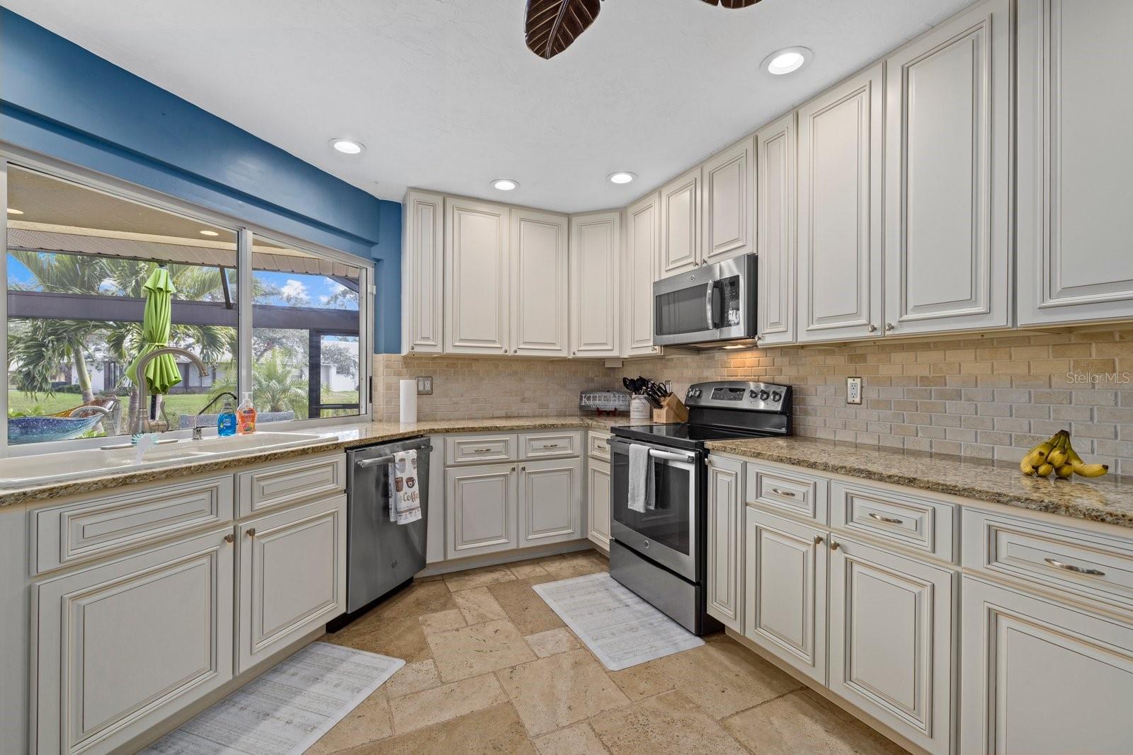 PLANTATION THE - Residential Lease