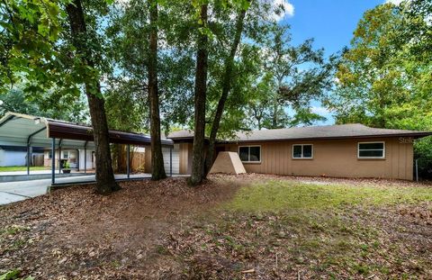Photo of 4224 NW 20th Drive, Gainesville, FL 32605 (MLS # GC534287) Photo of 4224 NW 20th Drive, Gainesville, FL 32605 (MLS # GC534287)