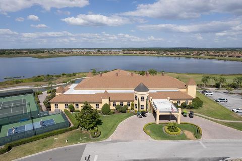 A home in WINTER HAVEN