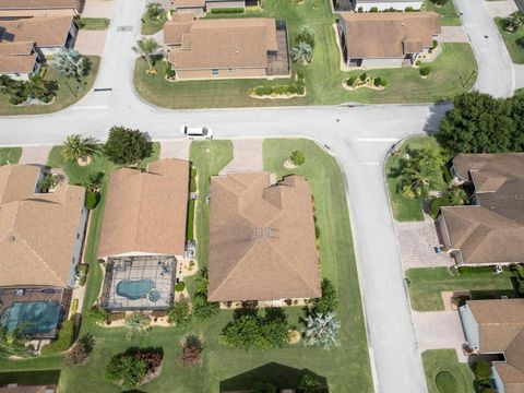 A home in WINTER HAVEN