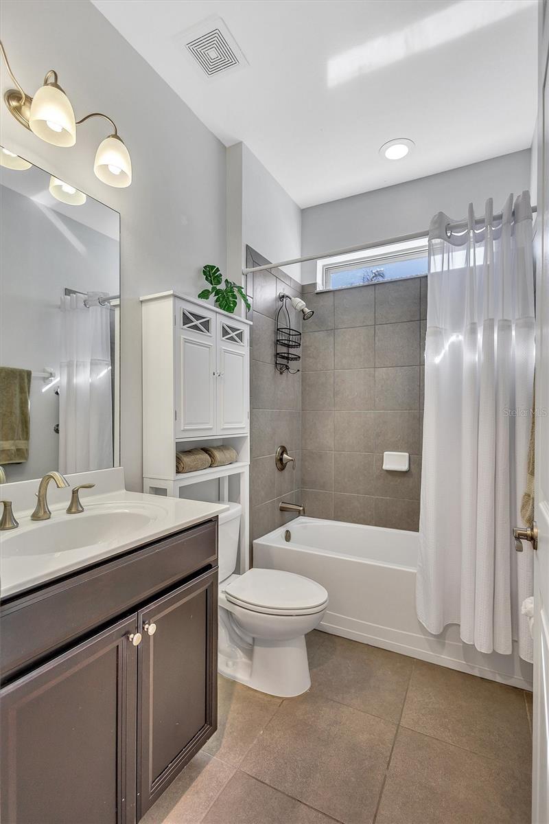 TOSCANA ISLES UN 1 - Residential