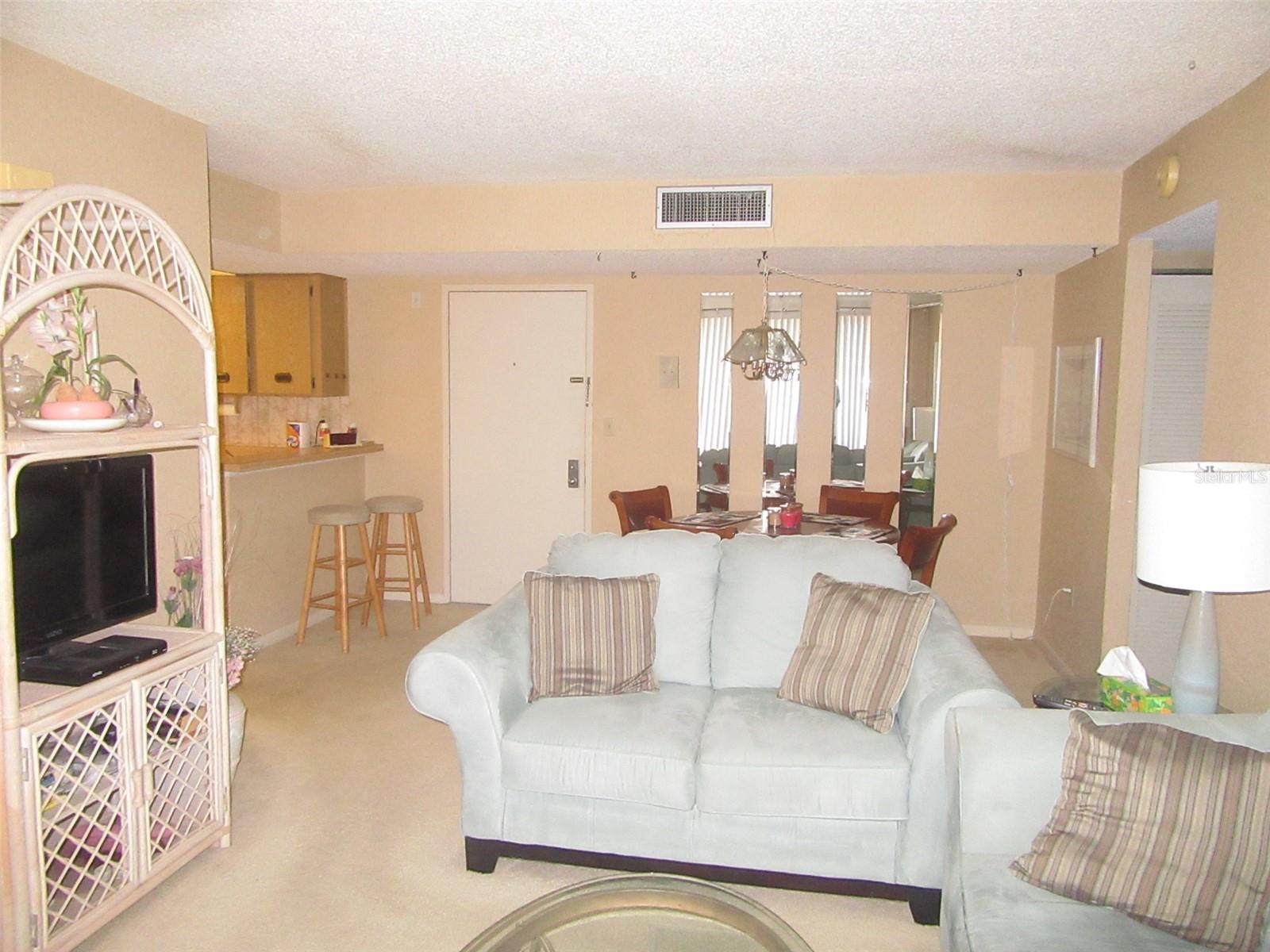 PROMENADES WEST - Residential Lease