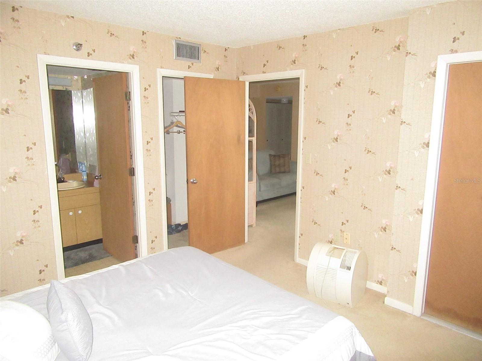 PROMENADES WEST - Residential Lease