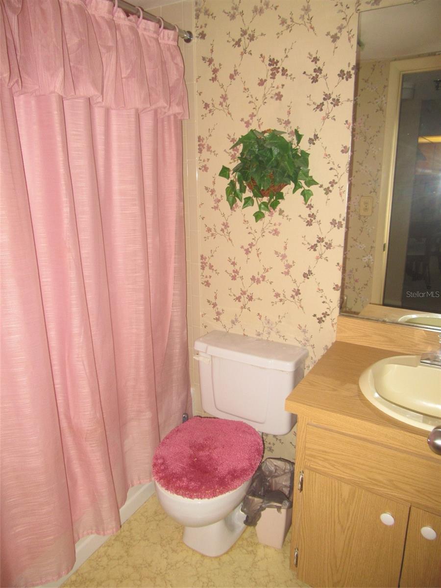 PROMENADES WEST - Residential Lease