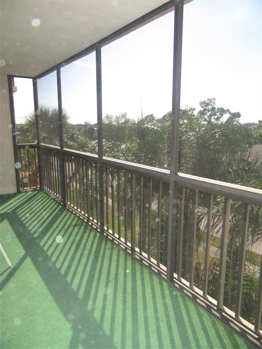 PROMENADES WEST - Residential Lease