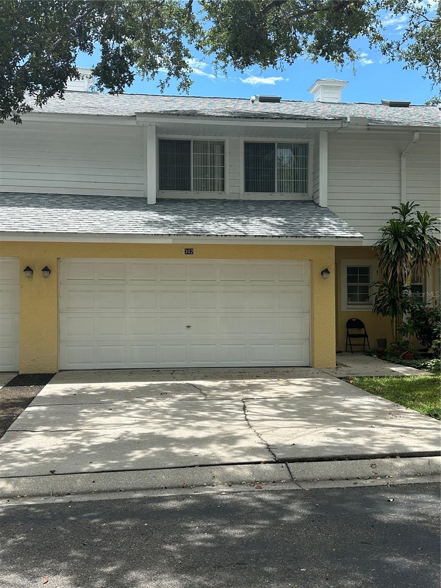 Beautiful 3 Bed,2.5 bath Townhome in Prime Location - Close to Beaches, Trails, and More!!!! - Welcome to this spacious and well-maintained 3 bedroom, 2.5 bathrooms townhome with a 2-car garage, located in one of the most desirable neighborhoods in the area! Built in 2005, this home offers the perfect blend of comfort, convenience, and coastal lifestyle - Enjoy the Florida sunshine just steps away from the Pinellas Trail and take advantage of being minutes away from Clearwater Beach, Downtown Clearwater, Downtown Dunedin and the breathtaking Honeymoon Island State Park. Commuting is a breeze with easy access to both Tampa International Airport and Saint Pete-Clearwater Airport.
This move-in-ready home features new apppliances, a newly redone private patio, perfect for quite evenings or relaxed outdoor living, and is situated in a peaceful, walkable community just moments from the water and everything that matters. Don't miss this opportunity to live in a beautifully kept home in a location that truly has it all!!!!